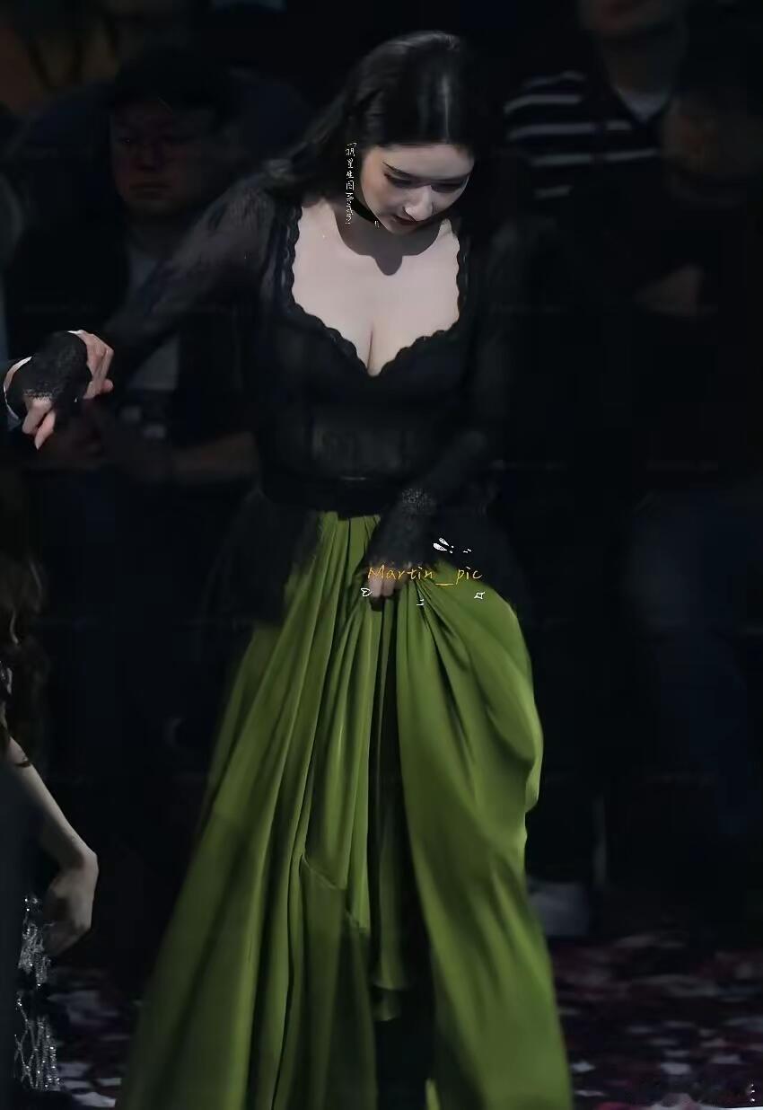 深藏不露啊！ 王玉雯有点港风美人的感觉 