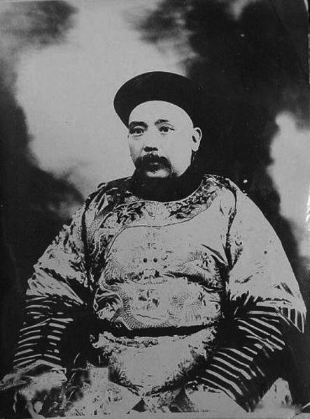 清军在甲午战争中的惨败，北洋海军的全军覆没，极大地震惊了国人。举国上下，要求变革