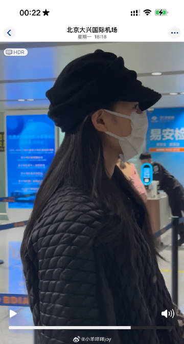 姐这美丽小脸脸 连口罩都戴出oversize的style了