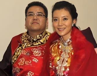 2012年，车晓与身价125亿的丈夫李兆会闹离婚，母亲王丽云说，你要离婚也可以，