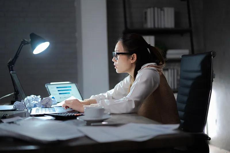 长期晚睡真的会拖垮身体吗？医生说实话，很多人都补错了觉
 身边好几个朋友，明明才