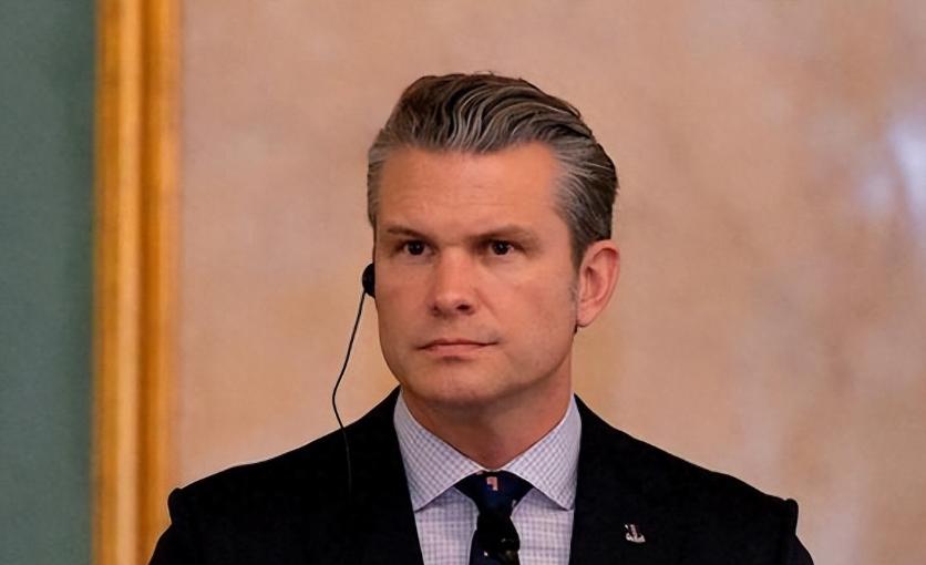 美国防长赫格塞斯出访前的一句话，彻底暴露了美国的虚弱。他竟要求盟友在台湾问题上“