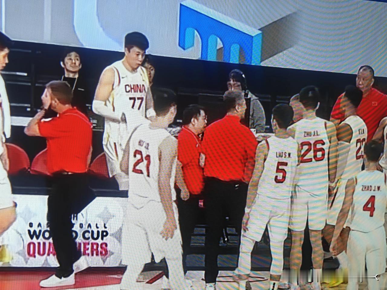 中国男篮世界杯亚洲区预选赛87比80战胜日本男篮。上半场日本男篮领先中国男篮。第