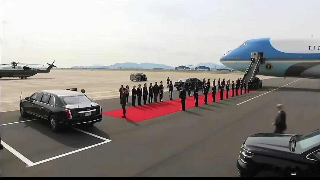 据消息透露，北京时间22点左右，美国总统特朗普已开始在美国机场登机，准备出发前往