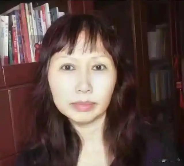 素老三发帖说，“我打算明年处个对象！”
众所周知，素老三是位作家，58岁，有一个