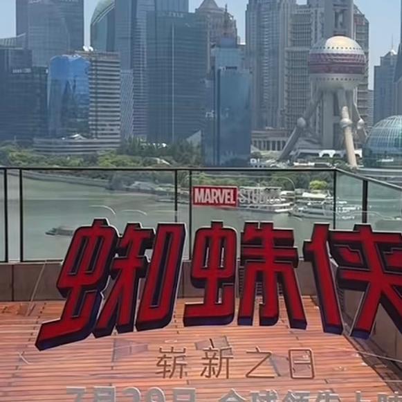 老人身体机能退化，血液循环慢，空调冷气对他们来说是“刺骨的冻”，吹久了关节疼、头