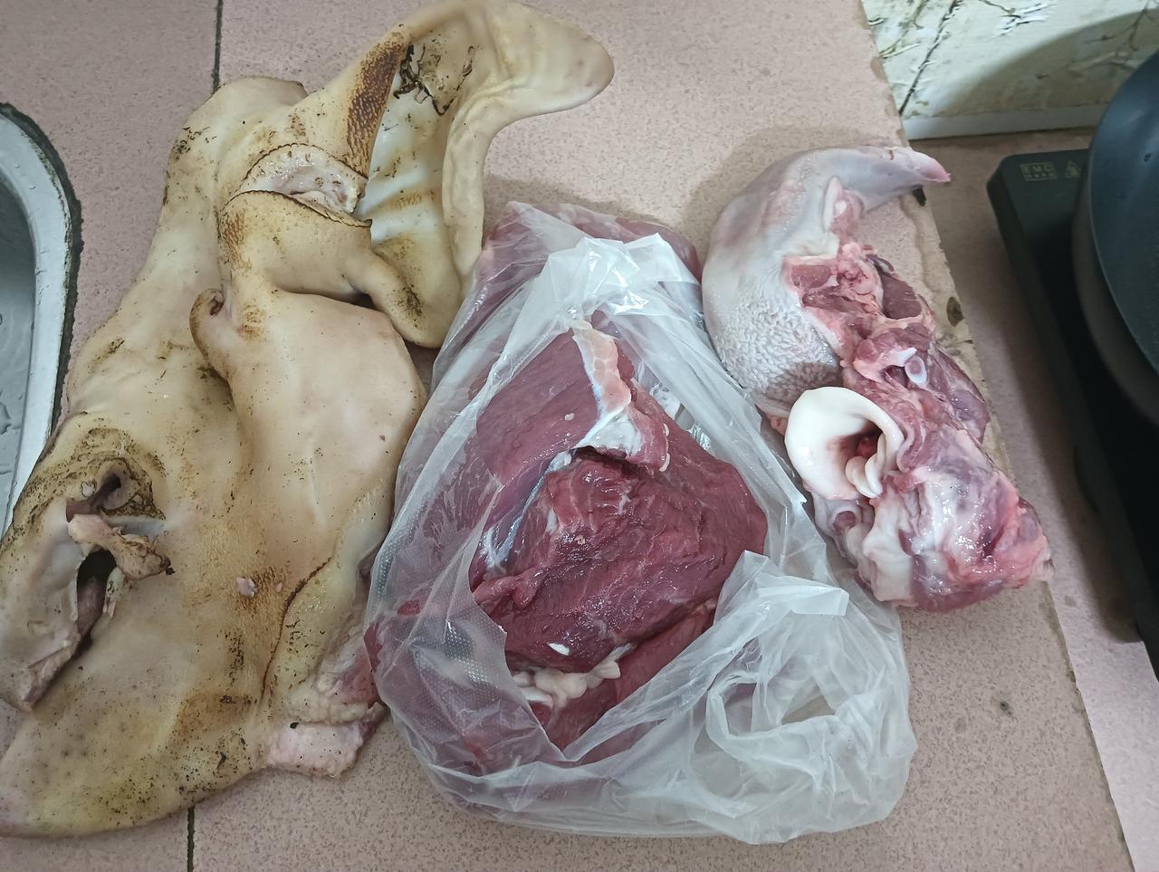 打工妹一个人在深圳出租屋的生活，每天上班，下班基本上就是两点一线，晚上下班回来去