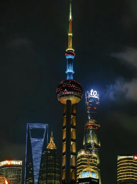 2016年前后，全球金融环境开始发生变化，美国逐步退出超宽松货币政策，并在201