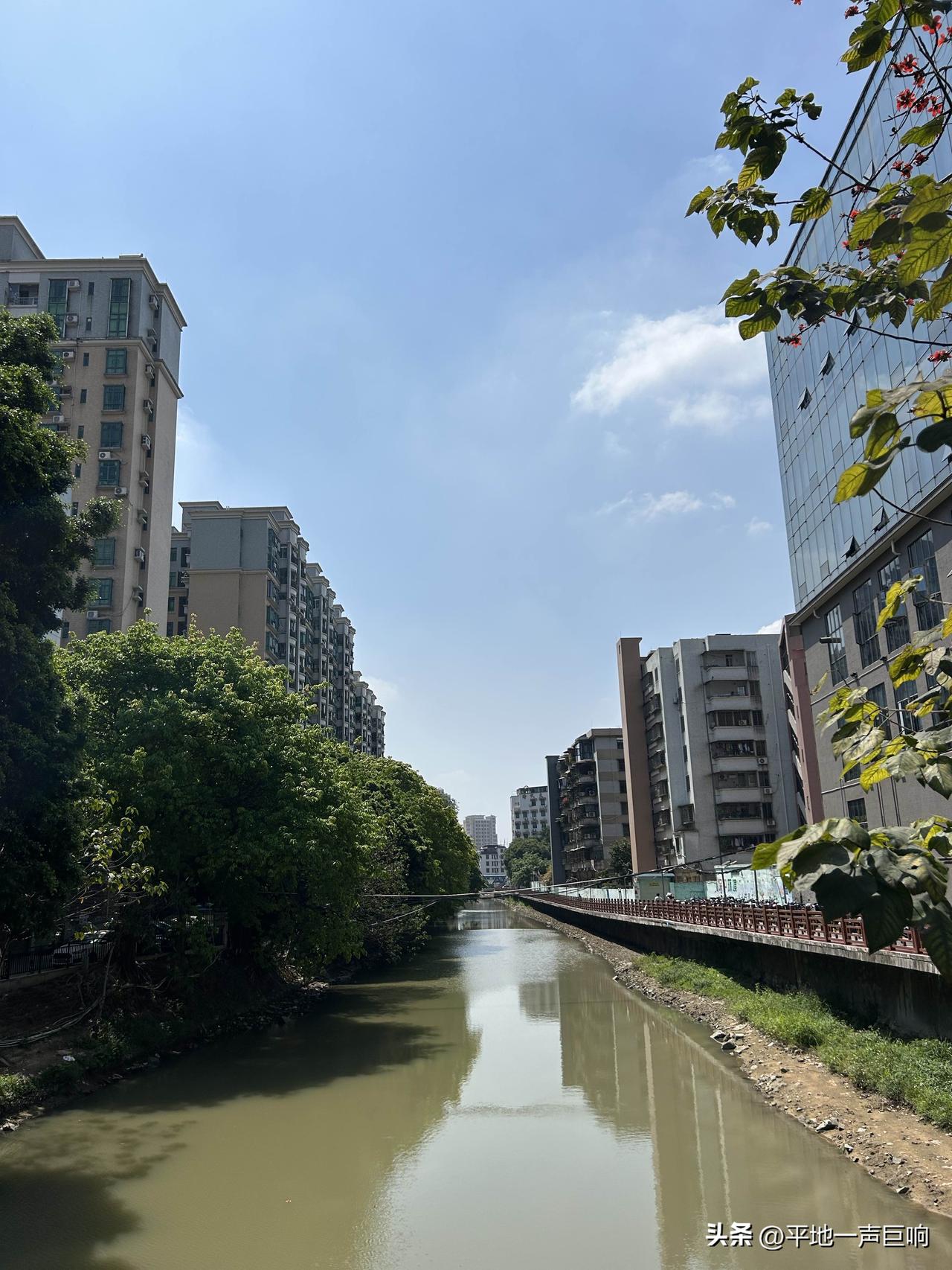 人性永远都是动态变化的，不可预测的！

人性的复杂一面往往在于，

一方面人们期