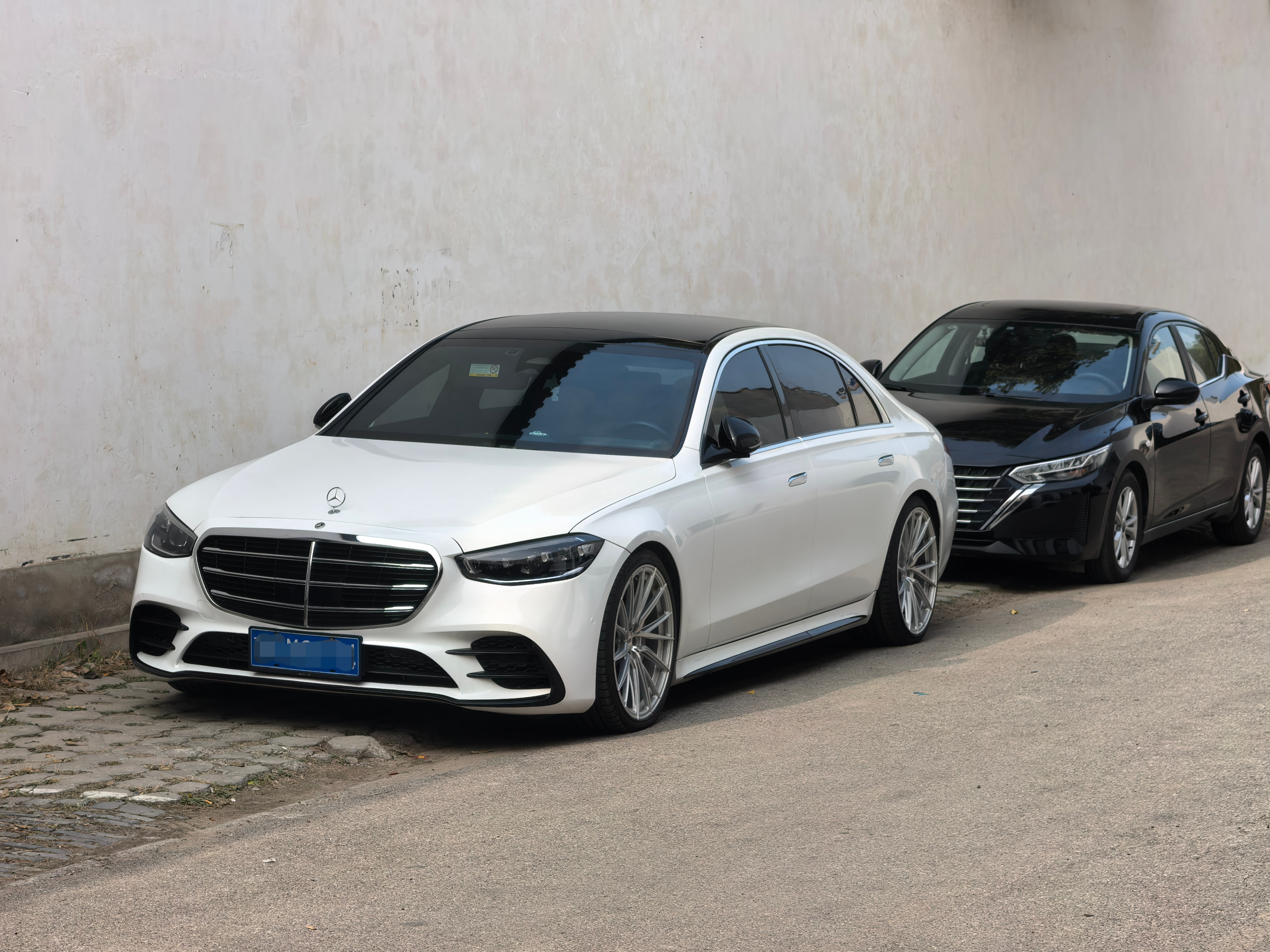 不知道哪位老师的车，很漂亮  ​​​