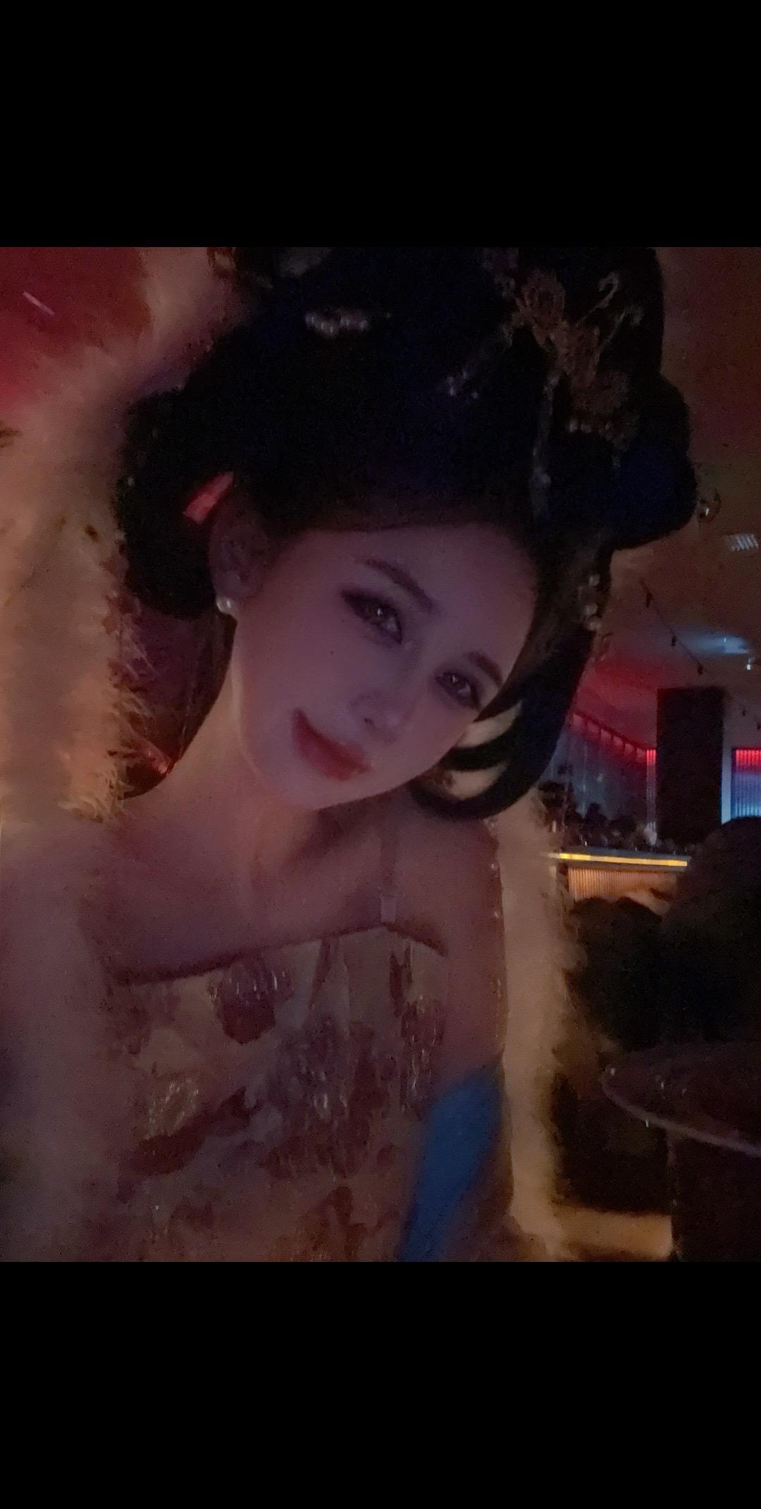 我一直是个情感需求很高的人 我不喜欢淡淡的我喜欢浓浓的不管是感情还是生...