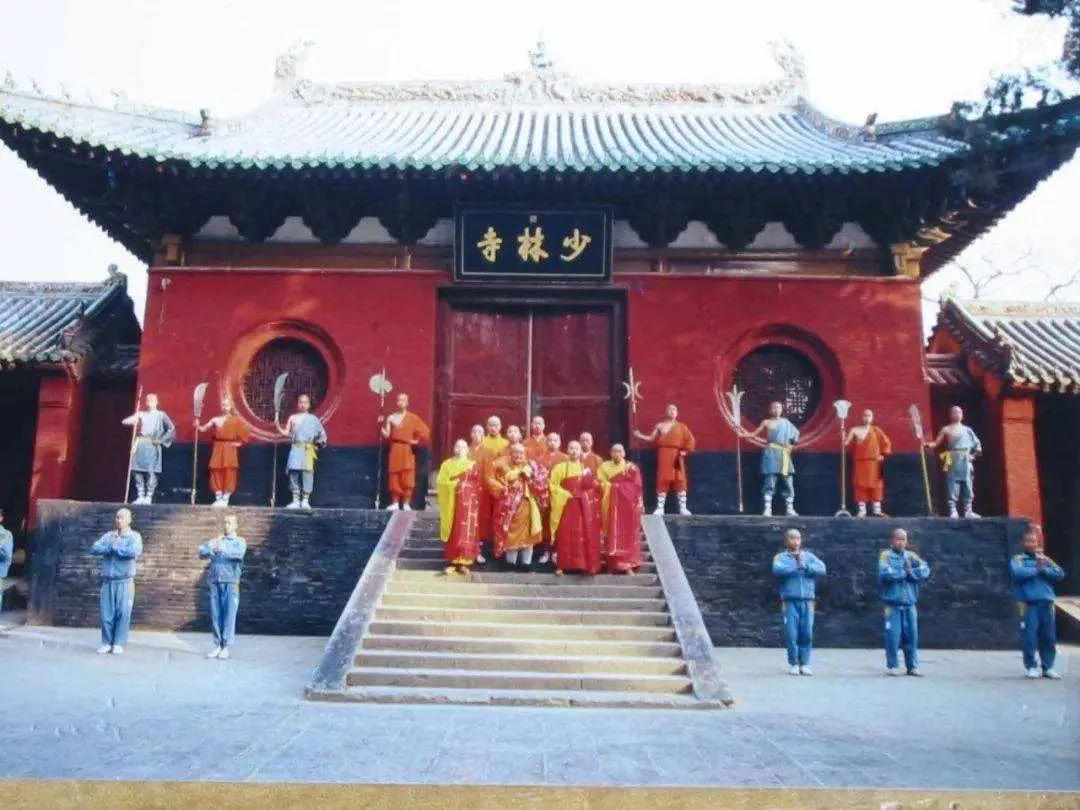 军阀石友三为何要烧少林寺？
1922年樊钟秀路过少林寺，见大雄宝殿破得厉害，直接