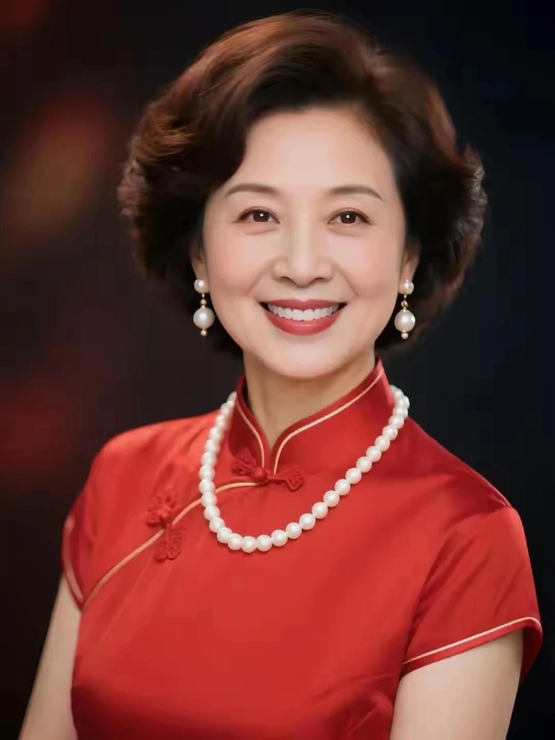 赤身露体降人间，
白衣天使现眼前。
一声啼哭惊尘世，
从此多个男子汉。