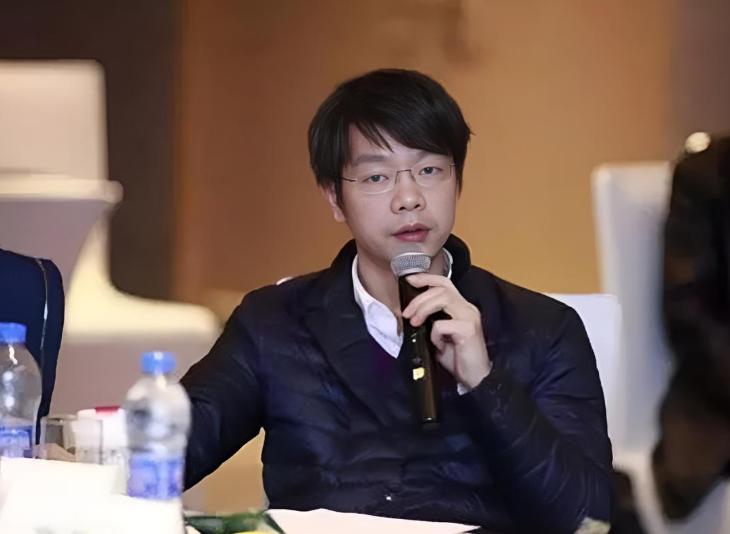 作为京东的001号员工，张奇从600元工资一路涨到如今的七位数工资，现在更是身价