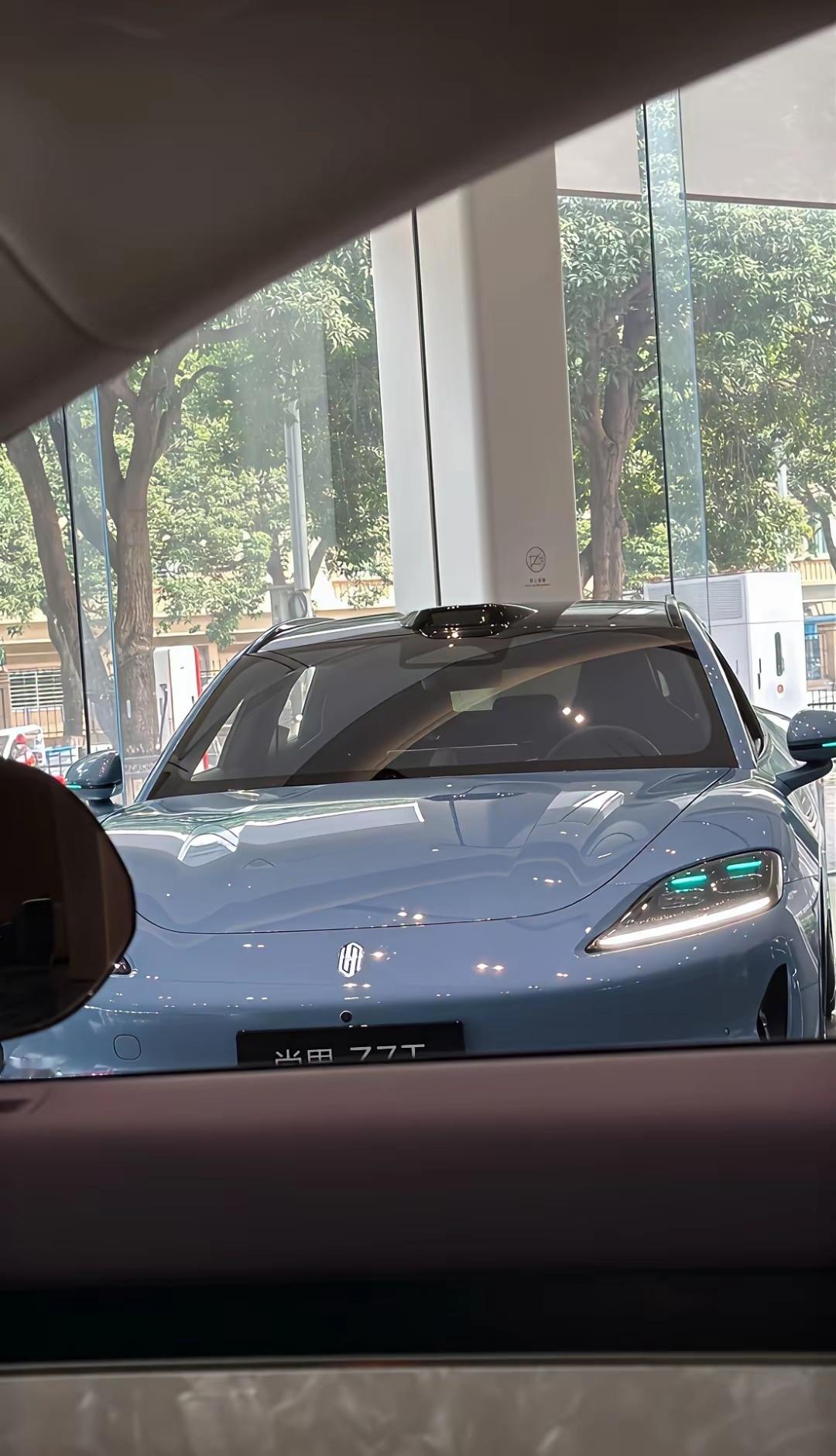 周末去了鸿蒙4s店看了一圈我女儿说还是R7好看，内饰也好一些Z7T平心而论好像不