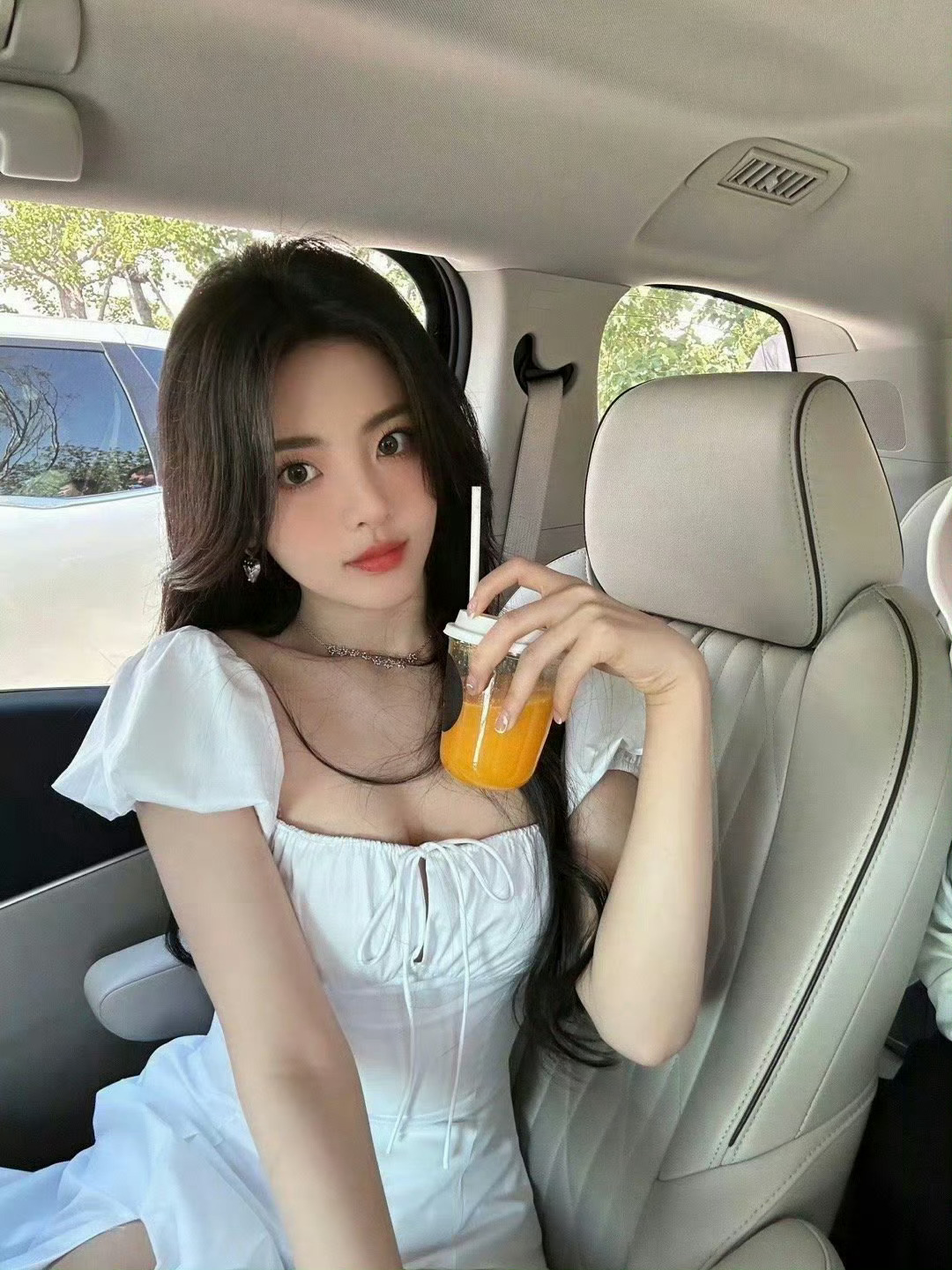 杨超越时隔六年回归心动9还记得当年我看完超越妹妹心动的信号，还特意买了盒京都念慈