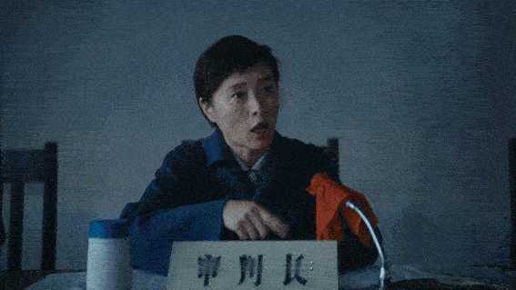 凌玲三次警告樊胜美的妈 当年被樊妈欺负到没脾气的凌玲，如今穿上法袍坐审判席了！这