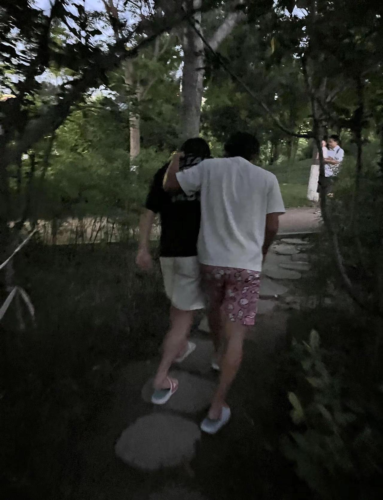 这个世界有各种各样的人 恰好我们成为了朋友 这不是缘分 是因为我们本就应该是朋友