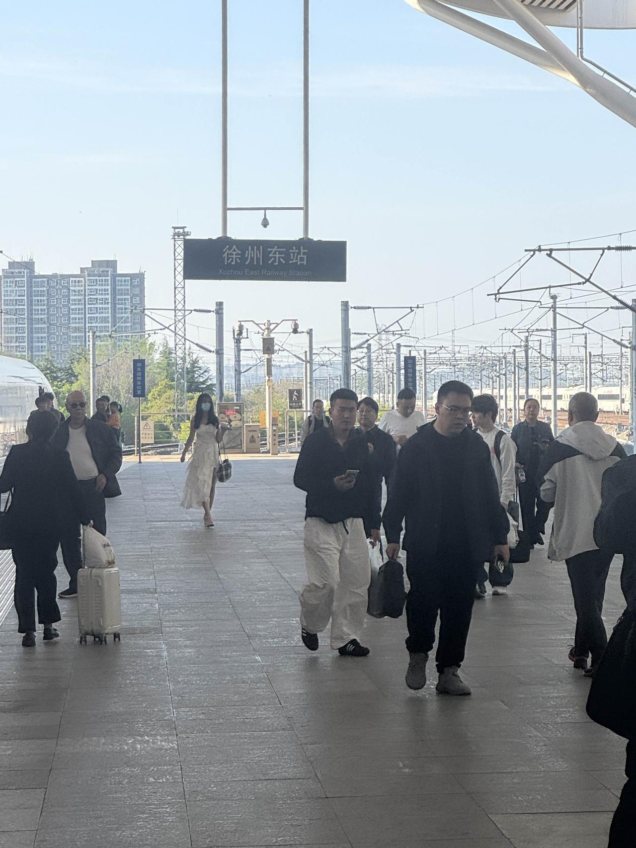 公司给我放假一周时间，特意来到徐州游玩，下了高铁站徐州的空气非常好，人也非常多