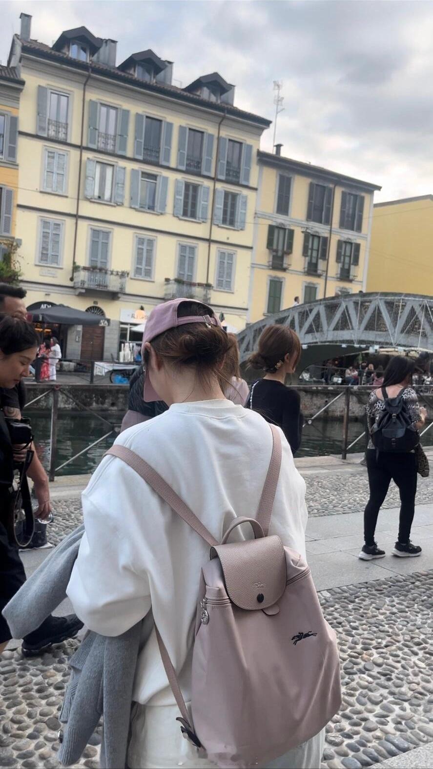 #赵露思请粉丝吃冰淇淋喝果汁# 怎么运气这么好啊 ​​​