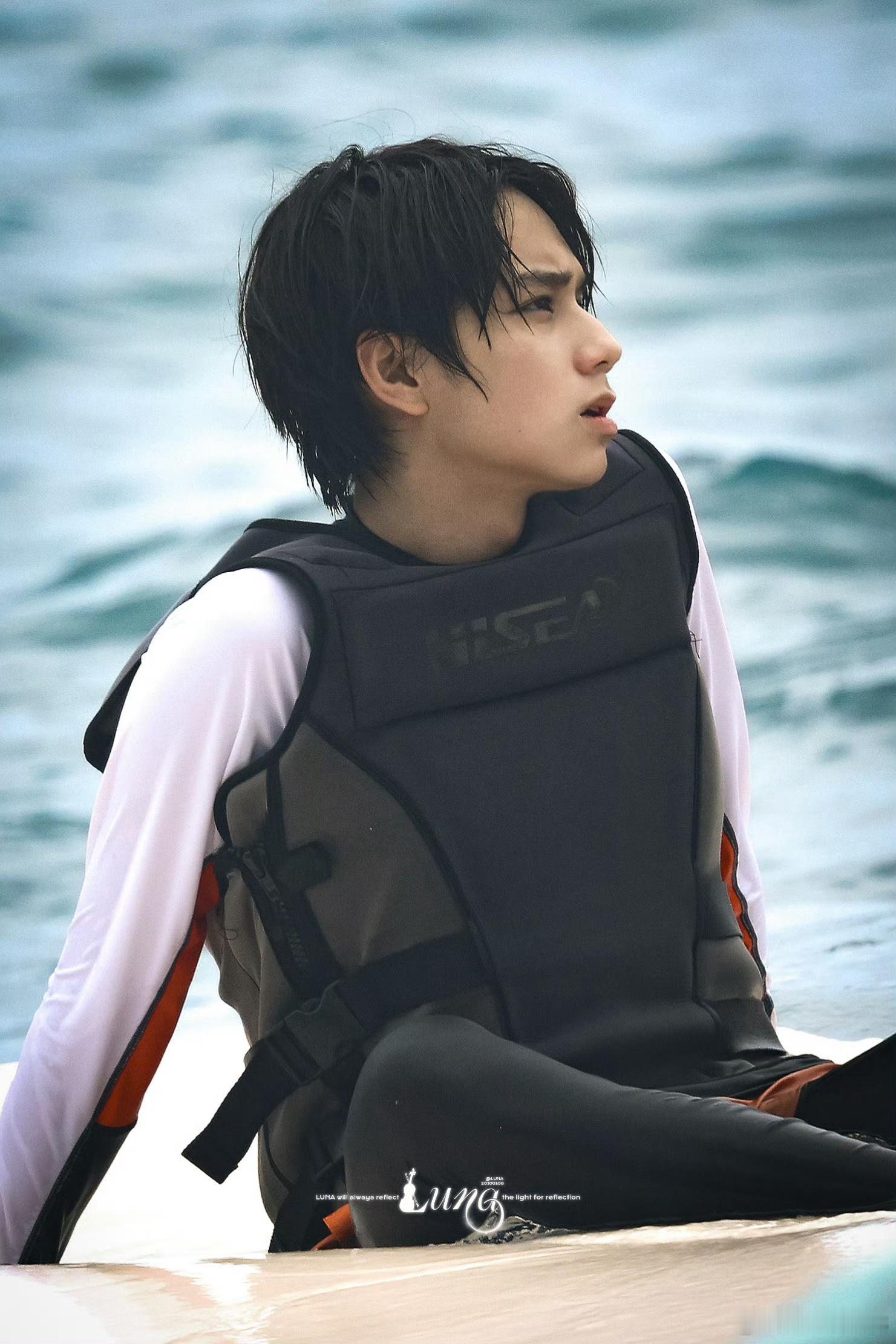 王橹杰野性骨相藏不住了 朦胧的 野性的 危险的 迷人的王橹杰