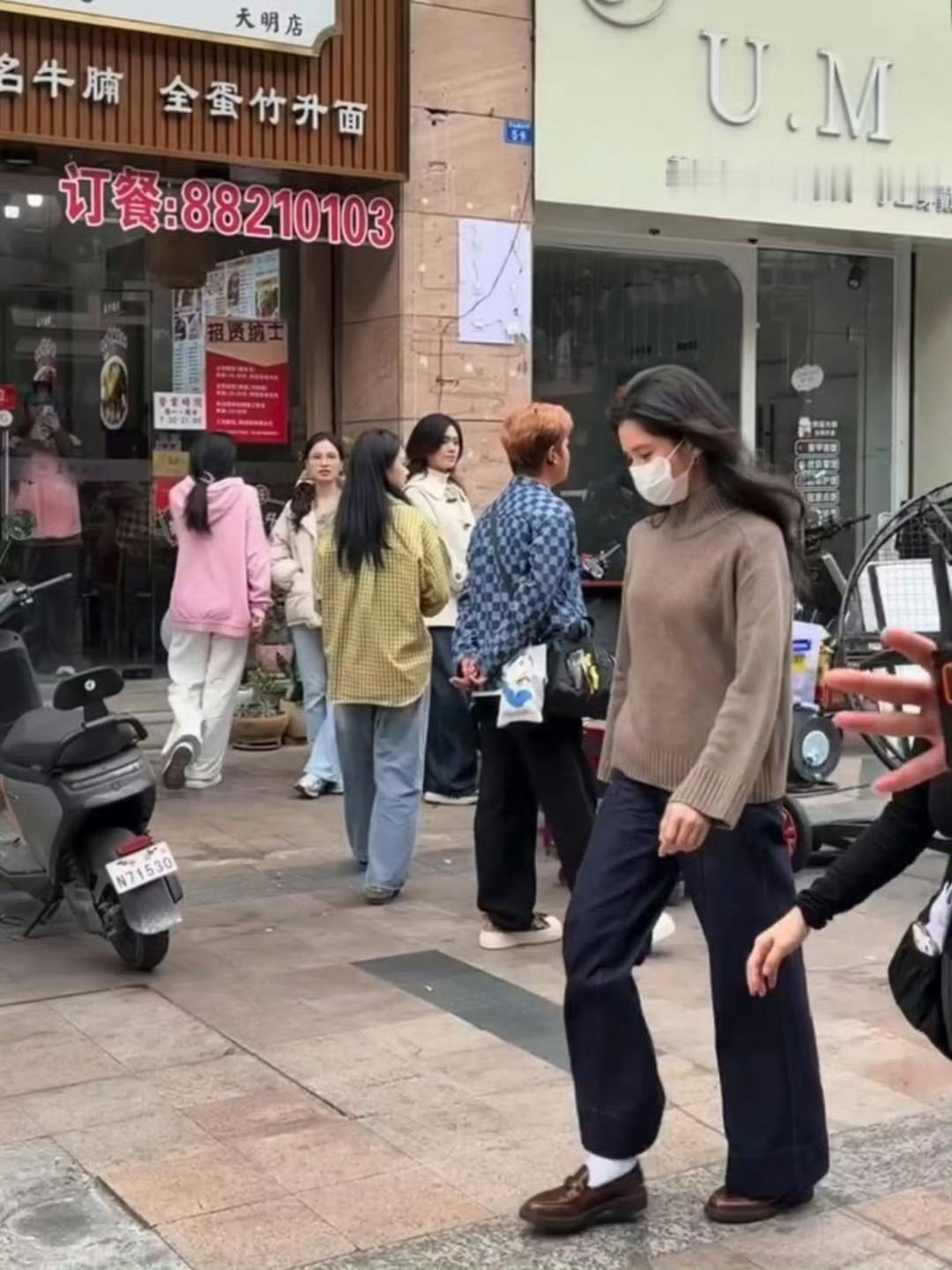 张婧仪《致我那菜市场的白月光》生图路透 