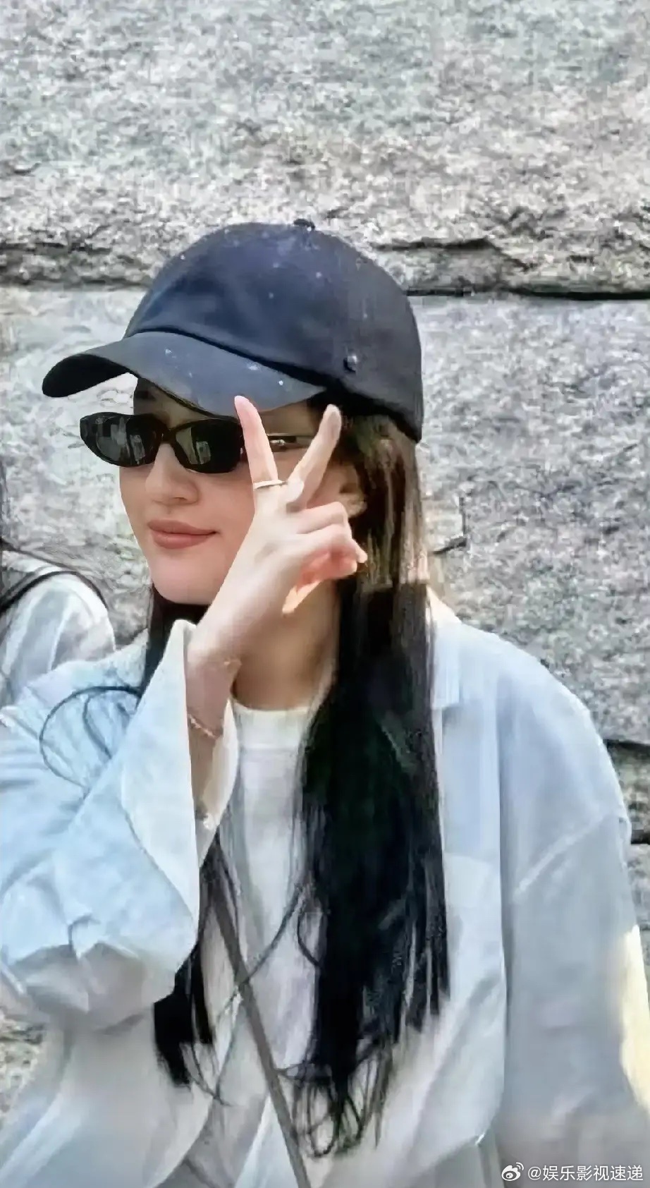 内娱真的很奇妙！这两年刘亦菲近乎隐身——影视剧不进组、综艺不常驻、红毯也极少露面