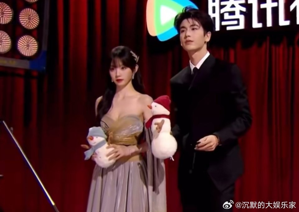 离婚既视感拉满的仇二代虽然他们粉丝吵，但这两位同框对我眼睛很好[doge]这个离