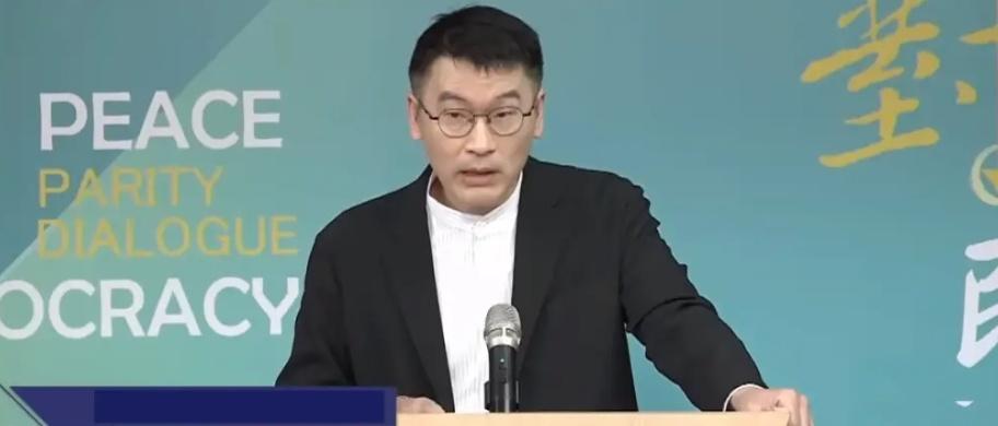 近日，台湾地区陆委会副主委梁文杰在例行记者会上甩锅给中国国民党主席郑丽文，妄称如