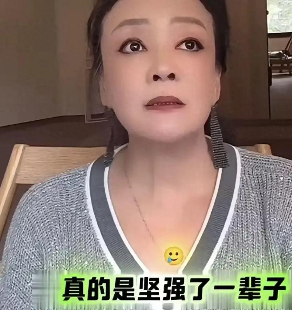 张兰迎来生日，本该是欢庆时刻，却因情绪低落的发文引来围观。在这个特殊的日子里，儿