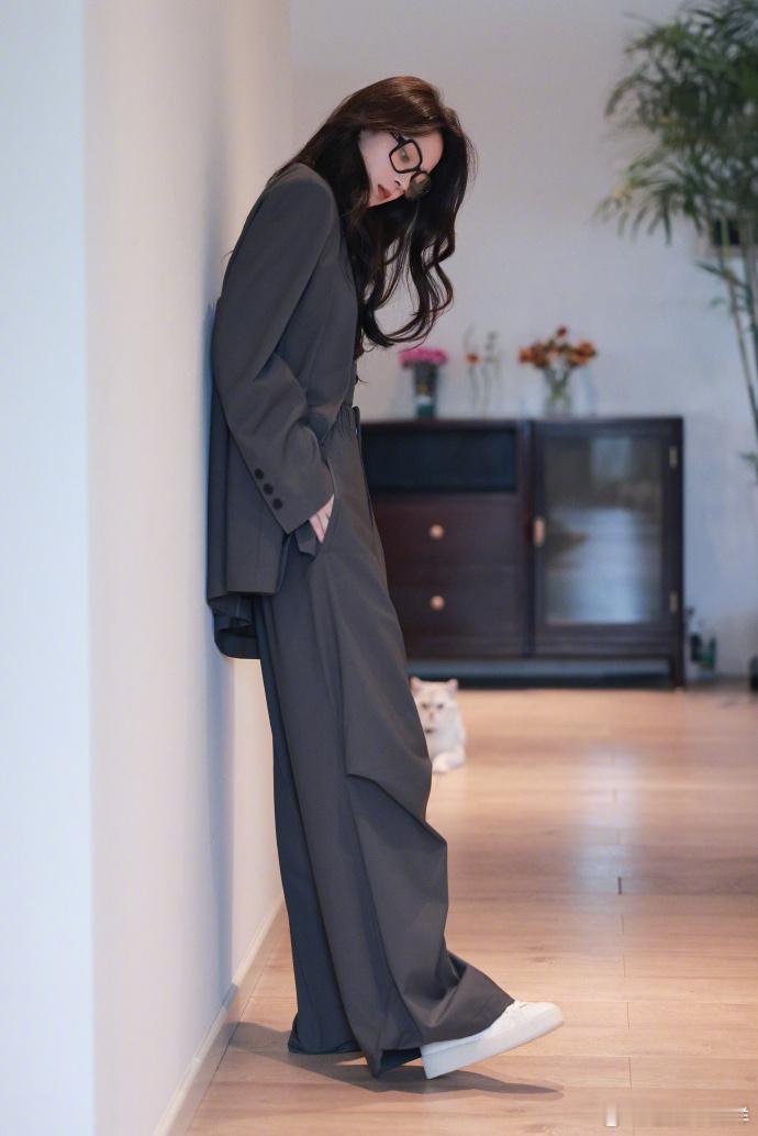 陈瑶完全御兽宗圣女陈瑶的小呼报恩型小猫很难见到灵性这么强的小猫，小呼仿佛听得懂人