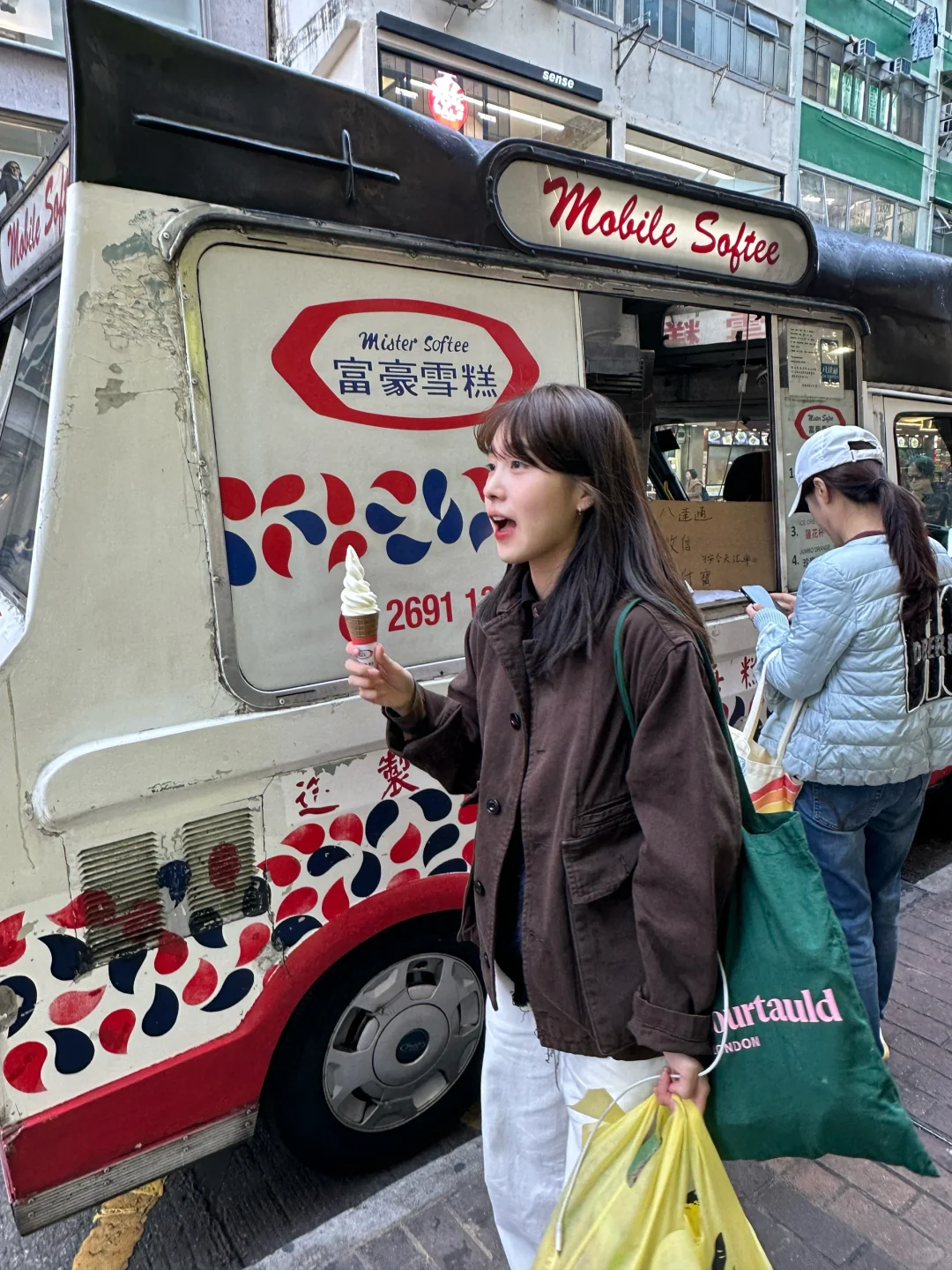 在香港走走停停