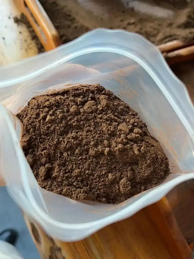 咖啡渣直接扔了吗？是不是可以利用？
自己弄的咖啡渣，你们会直接扔掉吗，以前都直接