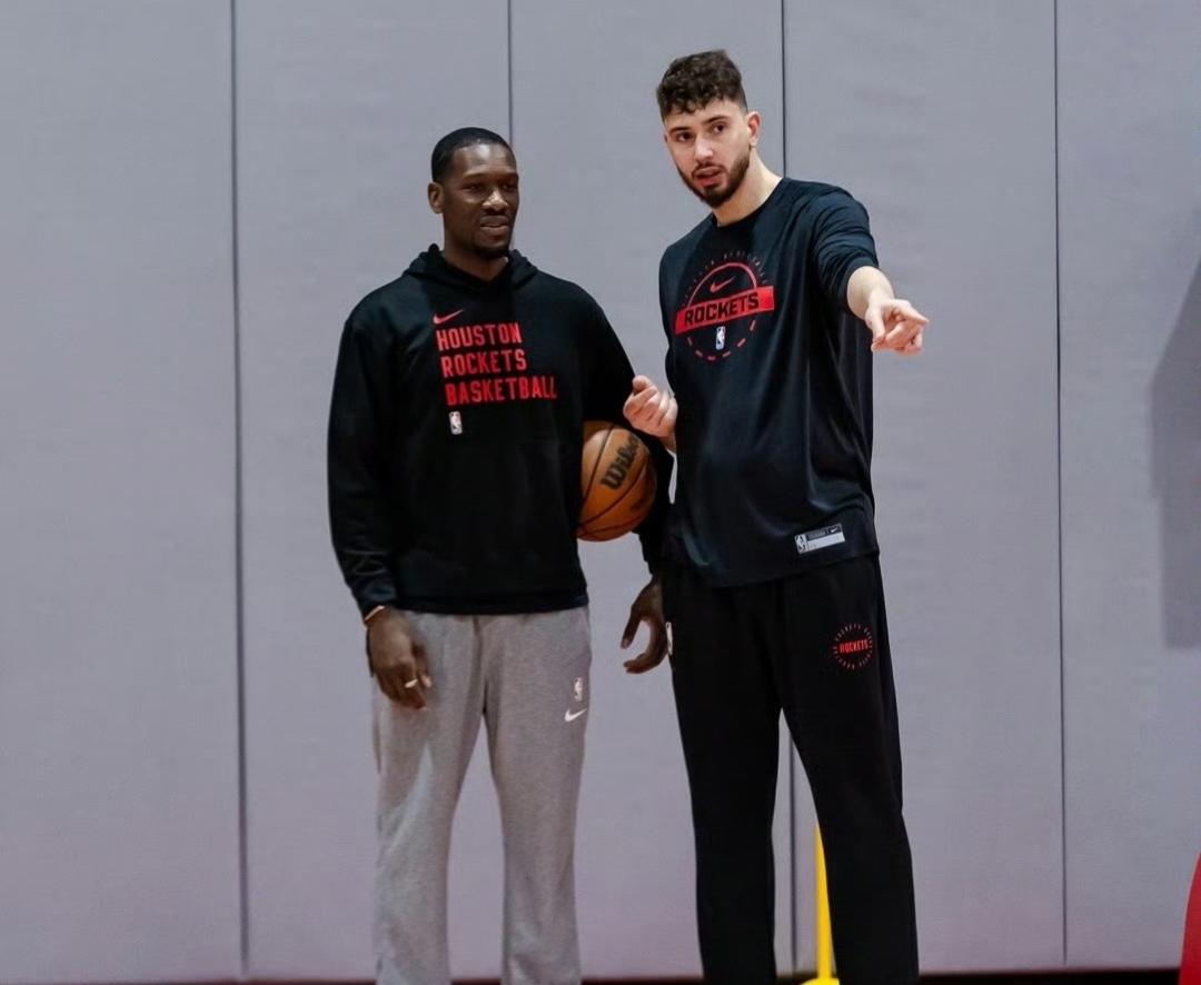 火箭湖人今天二番战，申京复出，并且没有出场时间限制，火箭也从毒蛇召回雨姐，湖人那