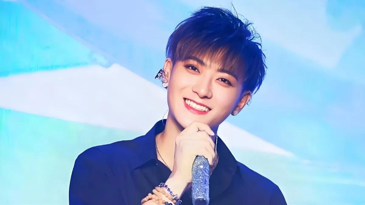 黄子韬“家中奇遇记”：与万物“辩论”，唯徐艺洋能解？

黄子韬，这位娱乐圈的耿直