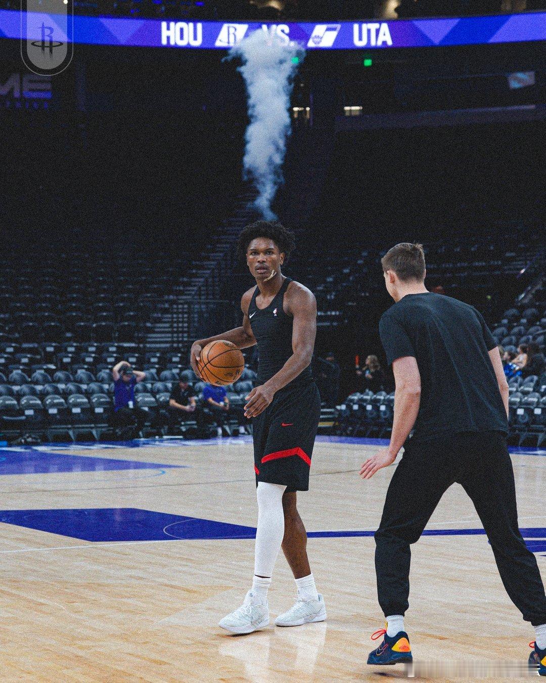 火箭vs爵士 二番战！比赛马上开始！直播看比赛：ez33.cc（浏览器输入） 