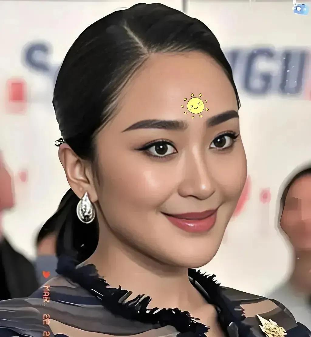 泰国政客们估计肠子都悔青了！  
要是早点听佩通坦的提议，也不会流失这么多白花花