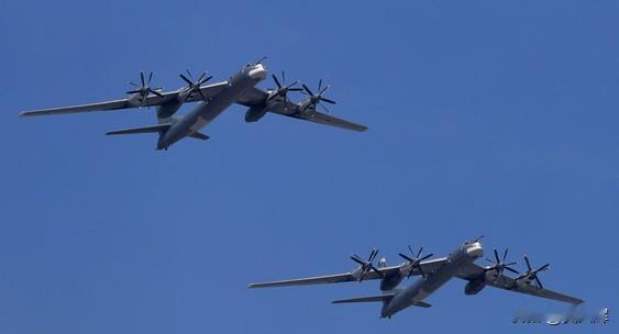 俄中两国在亚太地区开展联合空中巡逻
 
12月9日，塔斯社报道，俄罗斯空天军与中