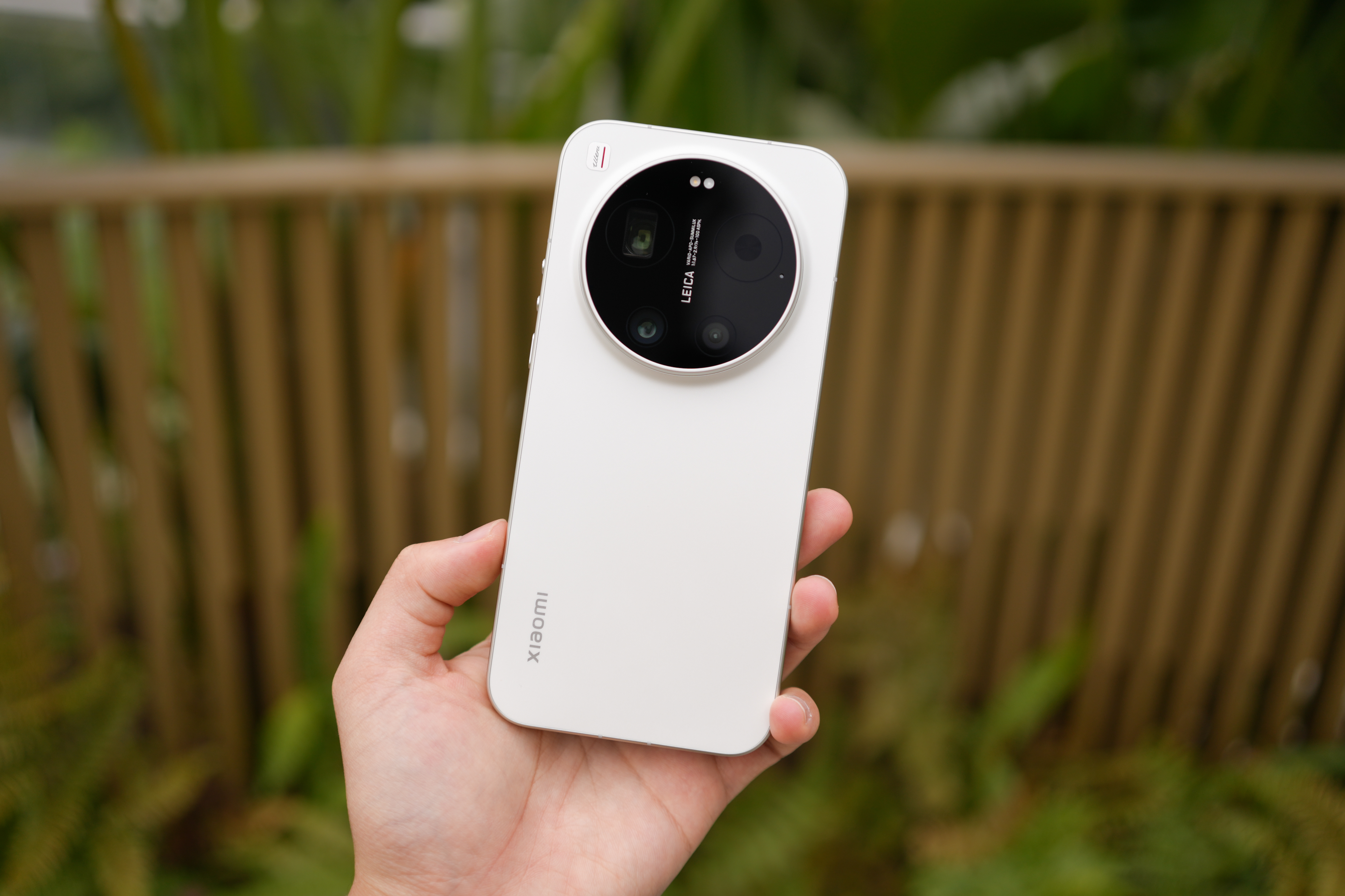 小米17 Ultra真机上手体验：●真·连续光变，75mm-100mm之间全焦段