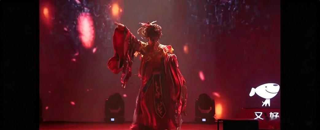 京东校园之星陈楚念傩舞舞台看完陈楚念的表演，真心觉得东东这个舞台挺有意义的。不少