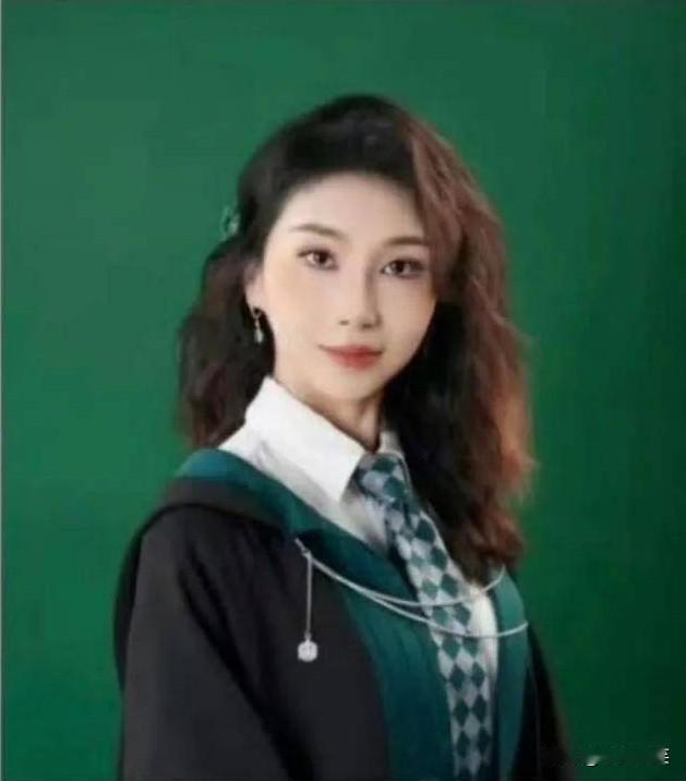 裴轶获得的荣誉奖项有，
1，北京市法学会“百名法学青年英才”培养计划
2，北京理