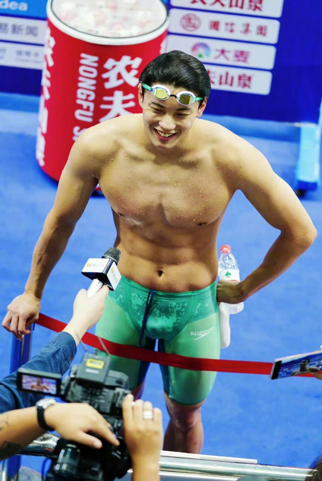 啧啧，汪顺这身材实在太顶了，
阿姨看了都动凡心了[捂脸]
难怪迷倒了无数韩国妹子