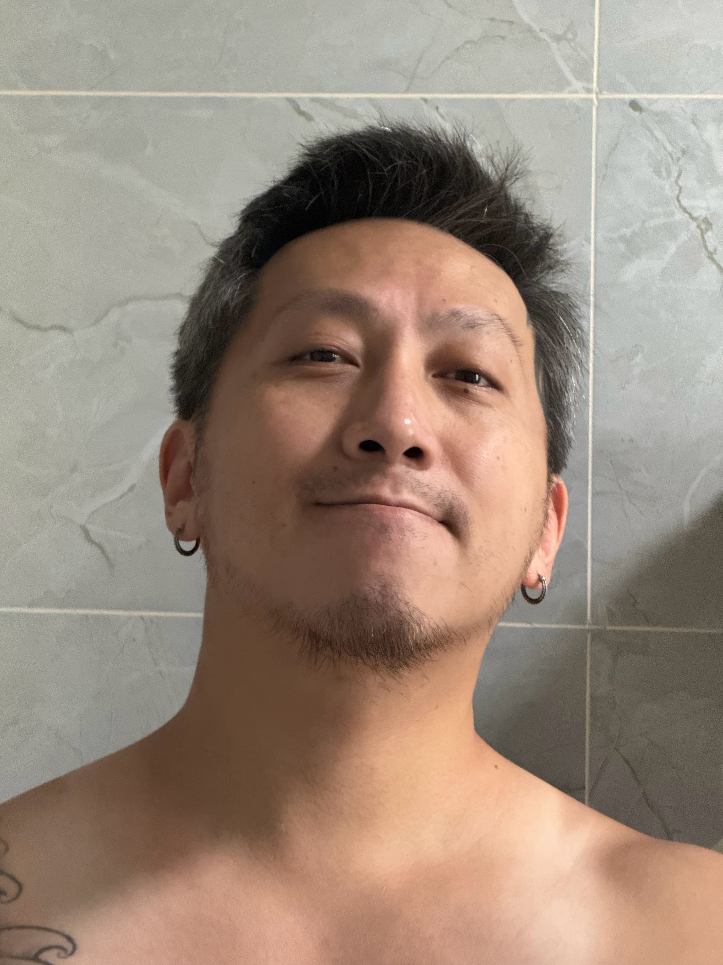 今早早起失败，所以把胡子刮了（其实没关系