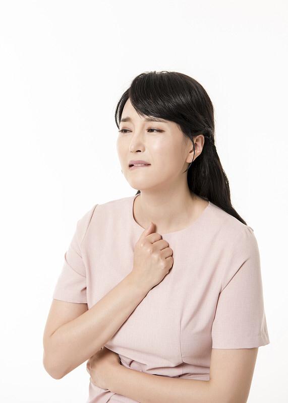 经常生气真的会生病！从中医角度讲，生气会导致肝气郁结，影响肝脏正常功能。比如好多