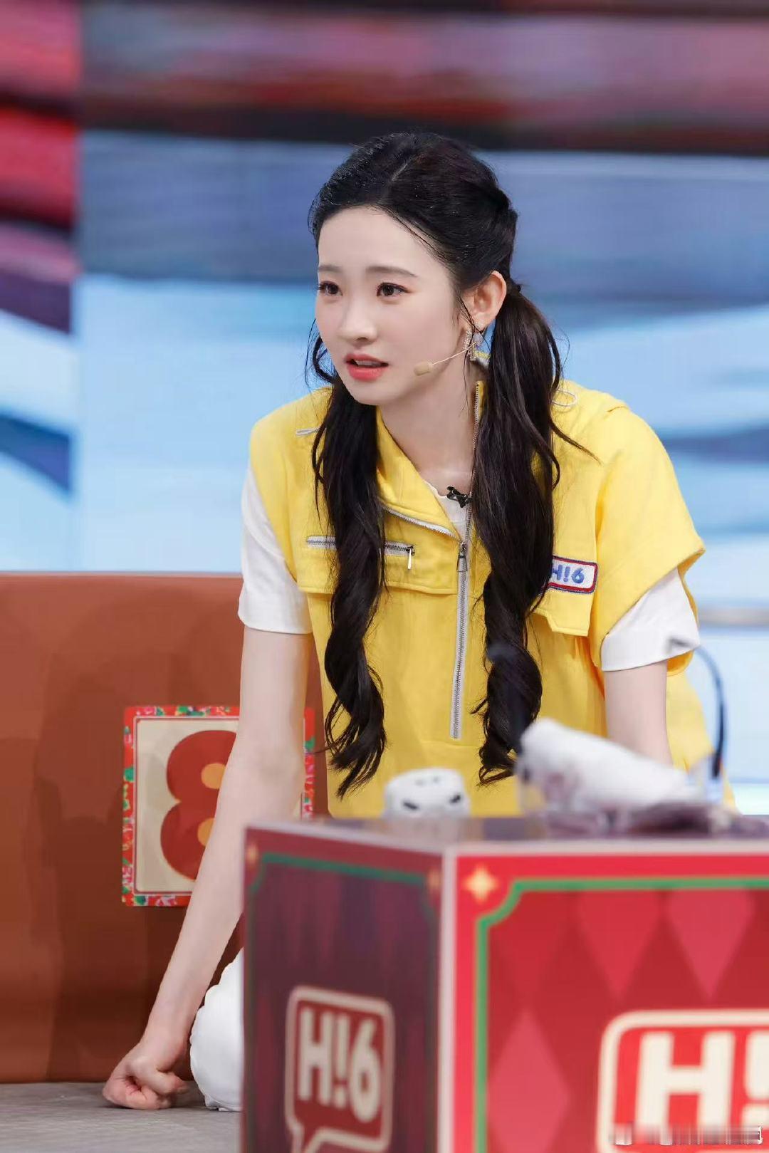 张艺凡杨迪cha了怪奇物语舞蹈 张艺凡在可爱和抽象之间反复横跳可盐可可爱，张艺凡