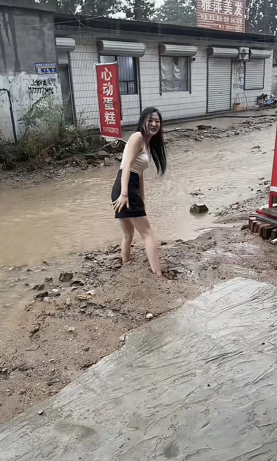 记录生活 户外抓鱼摸虾 玩泥巴 我的农村生活