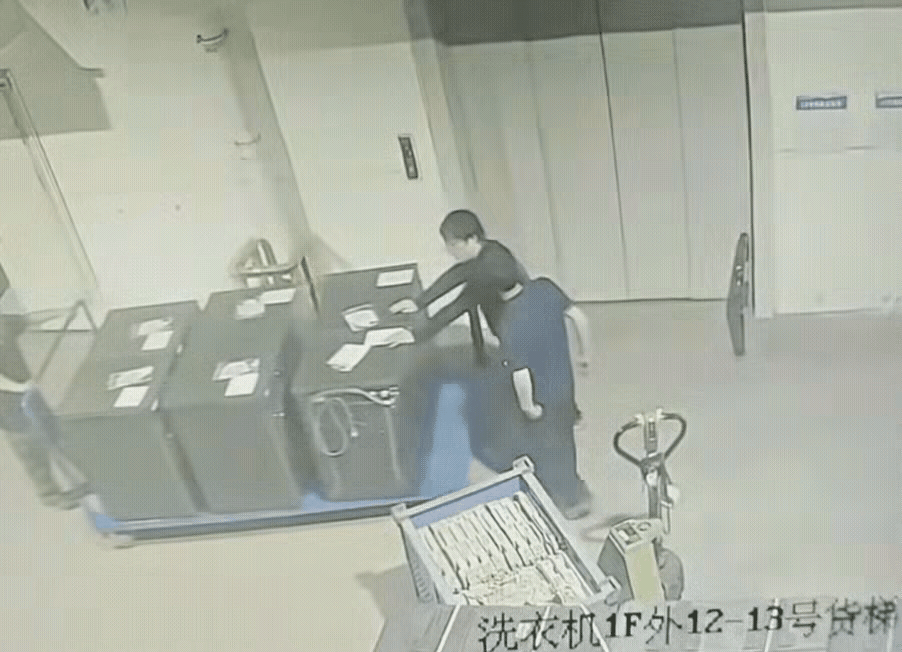 打我啊，有种你打我啊，不打你就是孙子我要打回去吗 打🎱