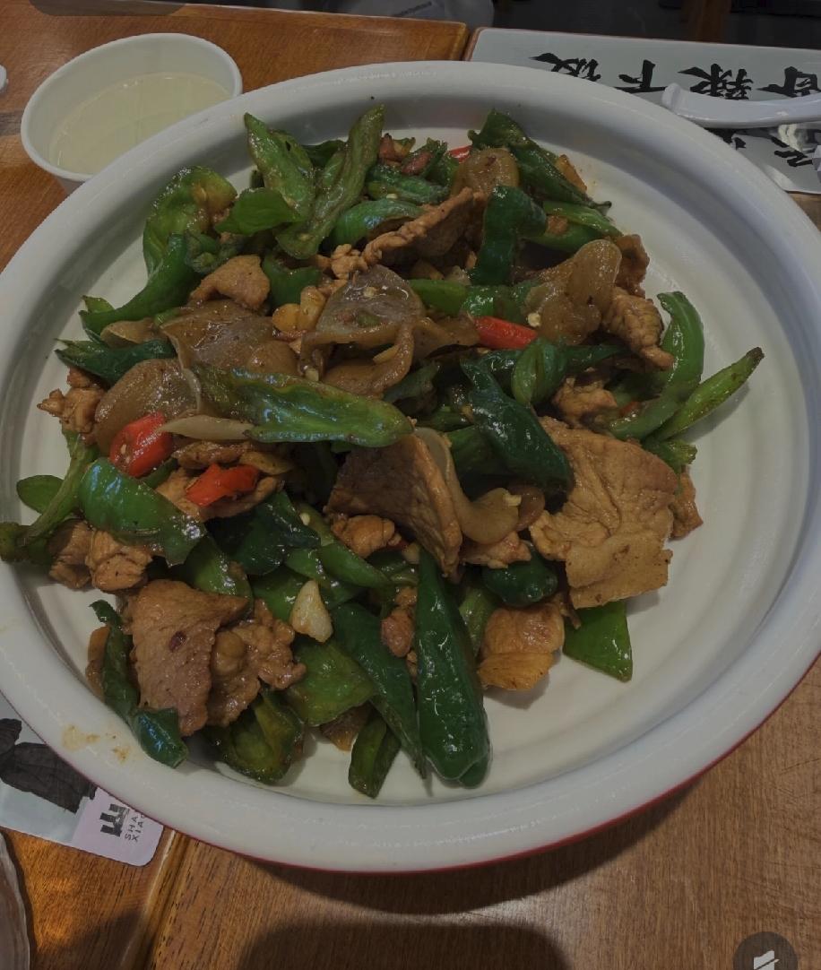 男朋友爸妈离异后各自重组家庭，家庭关系特别复杂，亲爸和后妈没共同孩子，后妈带两个