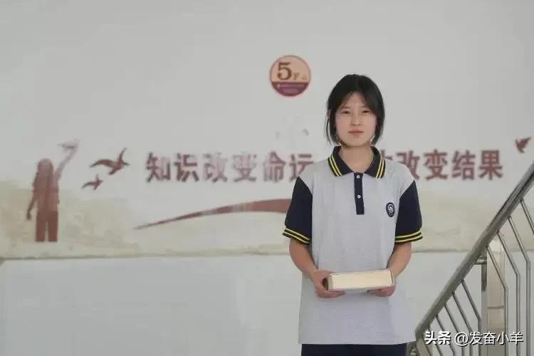 姜萍跌落神坛，充分说明：装什么天才都不要装数学天才！

因为数学天才是你怎么装都