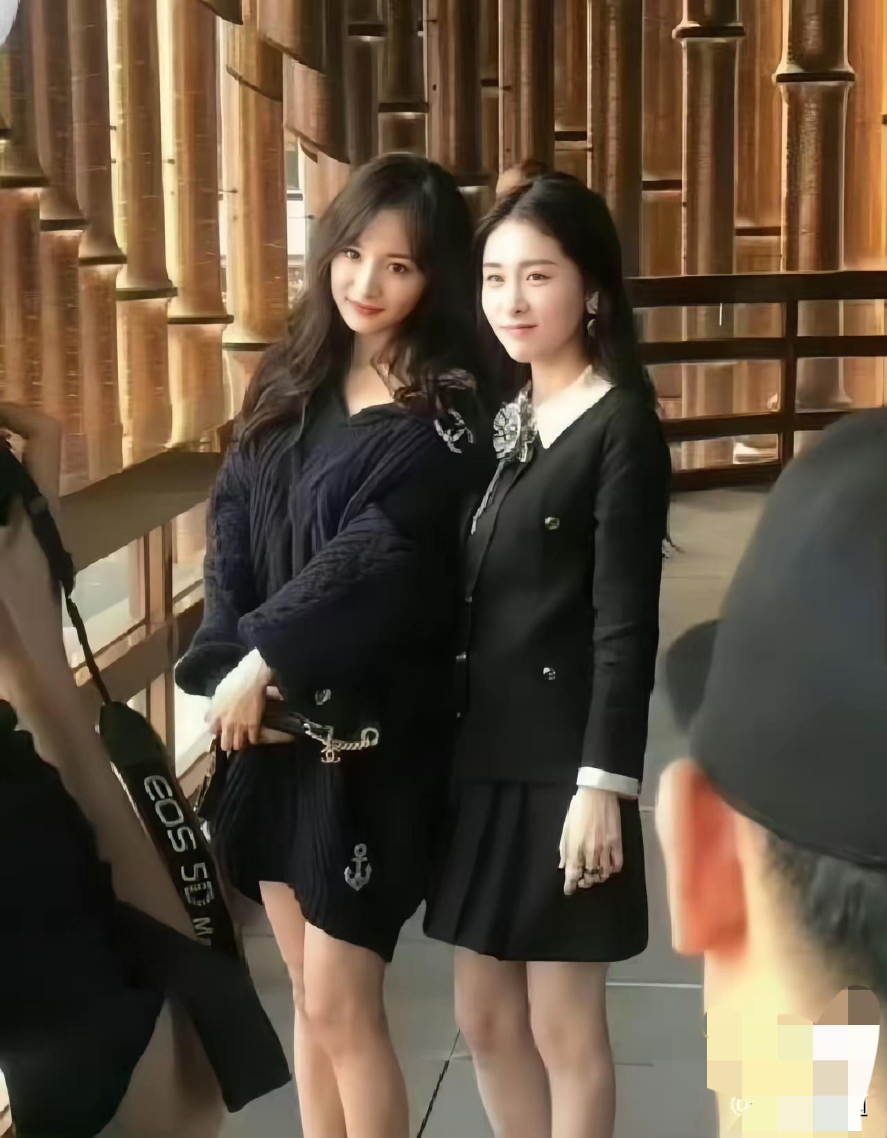 杨幂太美了年轻时候，旁边女士是谁？